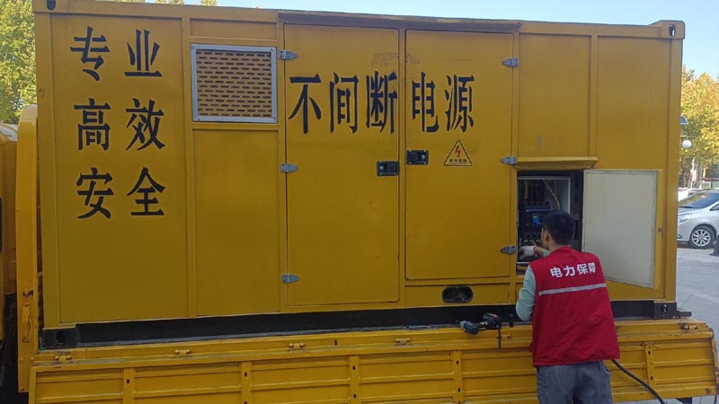 尼玛柴油发电机组和UPS电源配合使用时，如何避免切换过程中的电力中断？